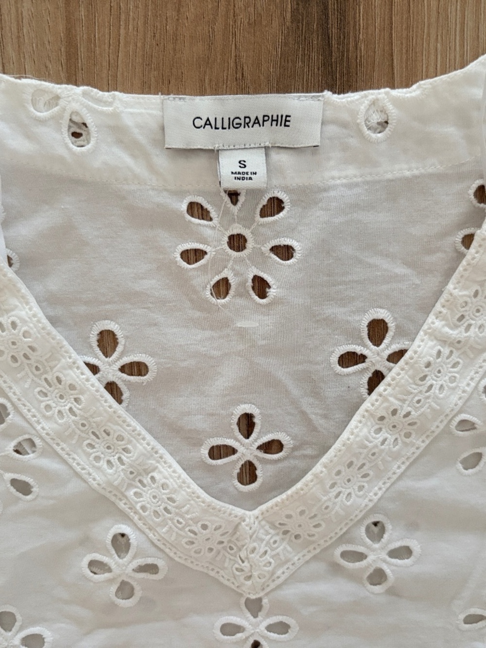 100% Cotton. Calligraphie v-neck blouse.